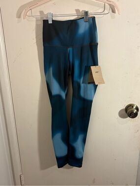 Nike Dri Fit Tight Fit High Rise 7/8 Length Blue Ombre Print Yoga Leggings